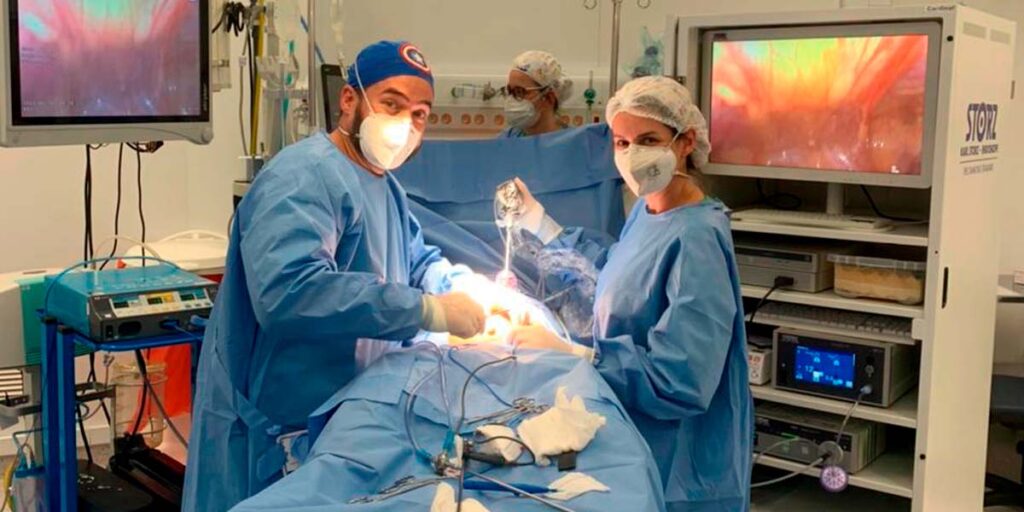 Dr. Rafael e equipe em cirurgia de hérnia inguinal e umbilical
